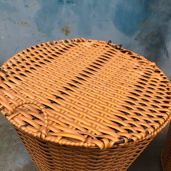 Thanh lý thùng rác giả mây nắp kín