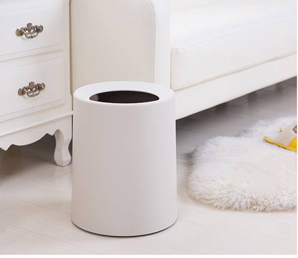 Mẫu thùng rác nhựa nhỏ 2 màu đen và trắng