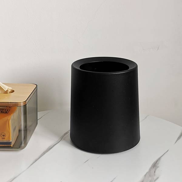 Mẫu thùng rác nhựa nhỏ 2 màu đen và trắng