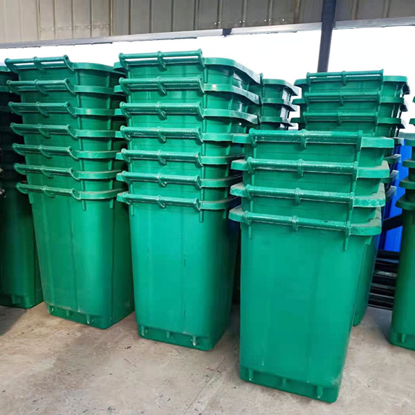 1 góc của kho Hành Tinh Xanh đặt thùng rác nhựa composite 240 lít
