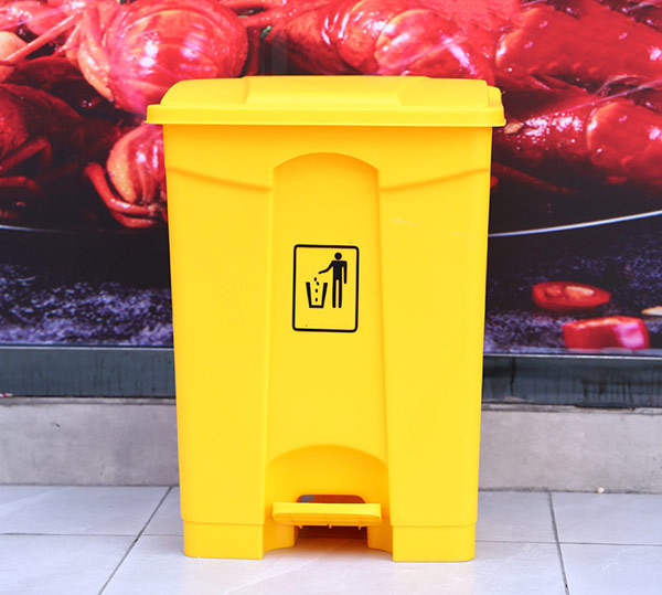  thùng rác nhựa đạp chân