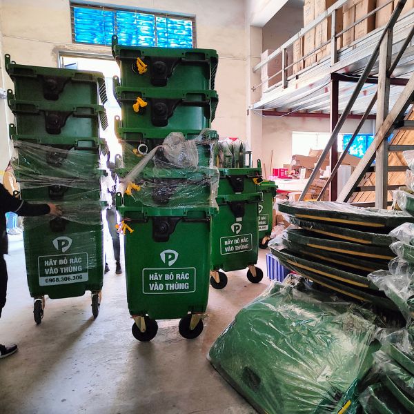 Bàn giao 90 thùng rác nhựa 660 lít tại Cần Thơ