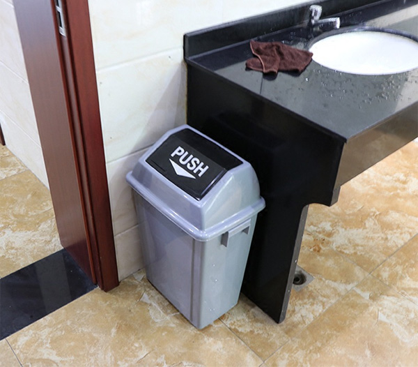 Thùng rác nắp lật đặt bồn rửa tay