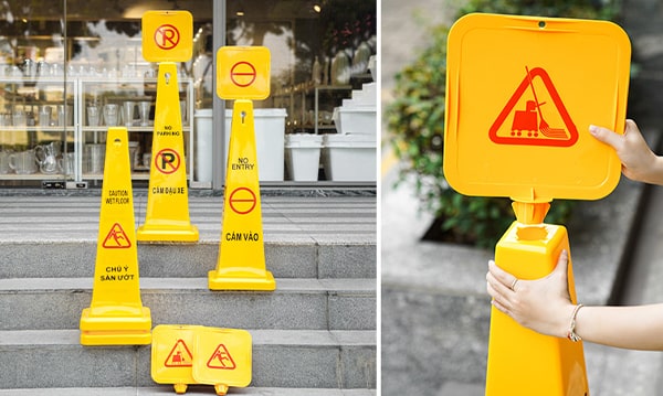 In tùy theo nhu cầu như: cấm vào, chú ý sàn ướt, cấm đậu xe,...