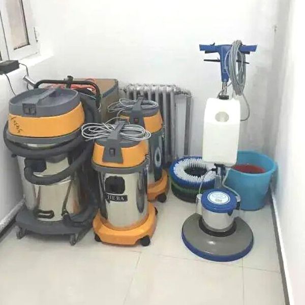 Ảnh bàn giao máy hút bụi cho khách