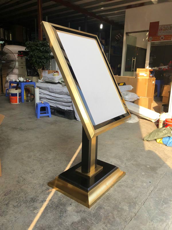 Hình ảnh thực tế mẫu bảng chào khách sạn của Hành Tinh Xanh