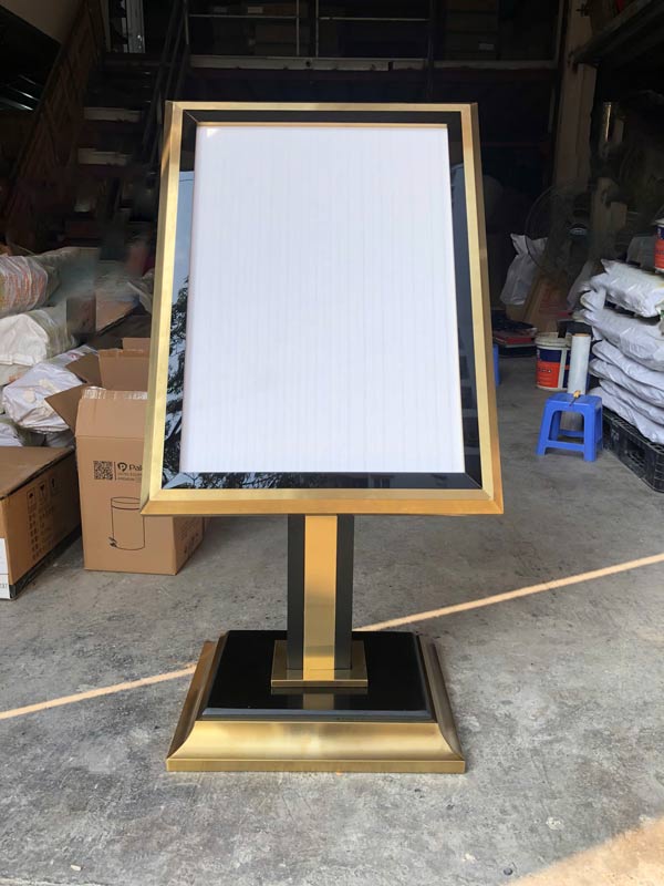 Hình ảnh thực tế mẫu bảng chào khách sạn của Hành Tinh Xanh