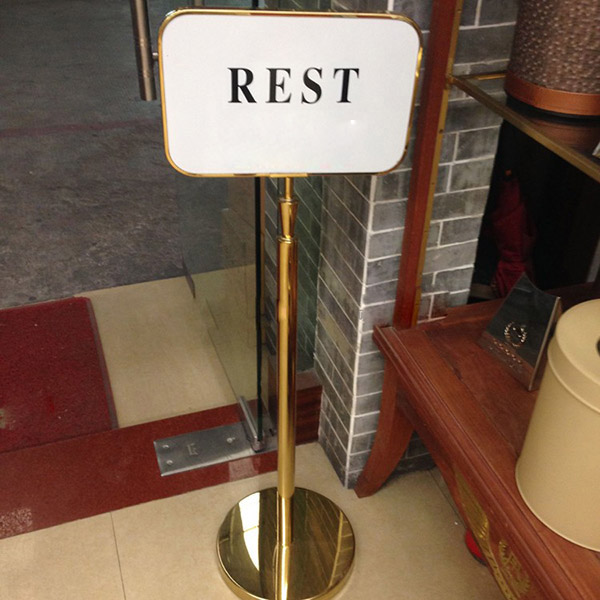 Hình ảnh bảng chỉ dẫn đưa vào sử dụng thực tế