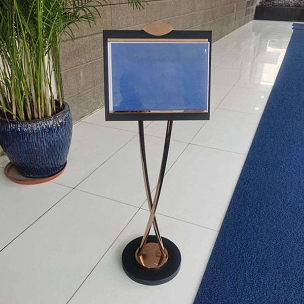 Hình ảnh chụp thật bảng menu, bảng đón tiếp khách sạn