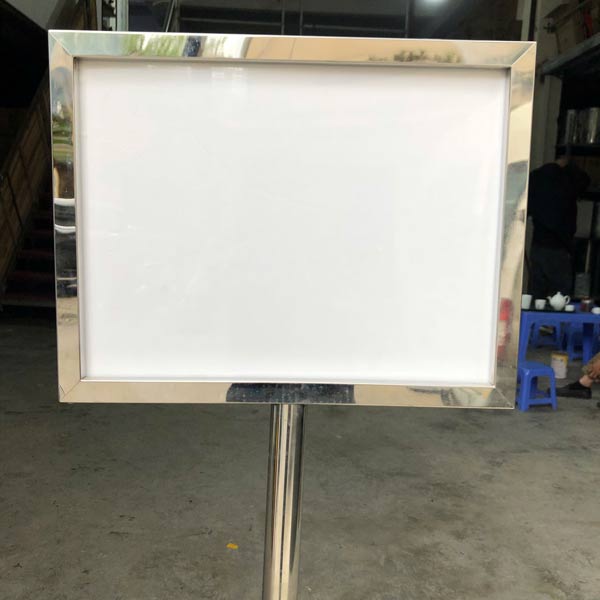 Hình ảnh chụp bảng menu 2 mặt tại kho Hành Tinh Xanh