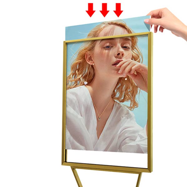 Lòng bảng tin rộng thoải mái chứa thông điệp quảng cáo