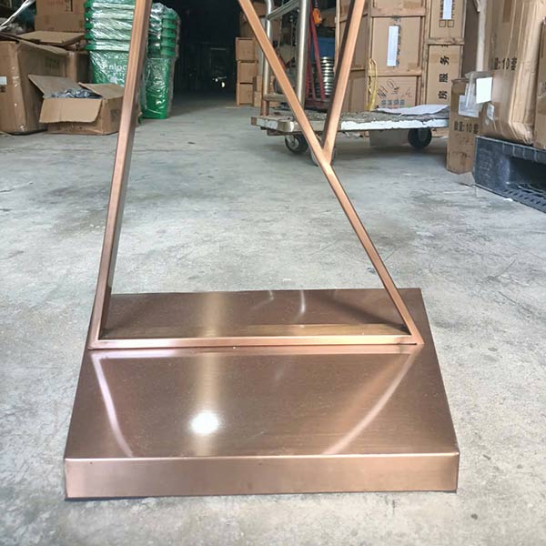 Thiết kế chân đế bảng menu vô cùng vững chãi