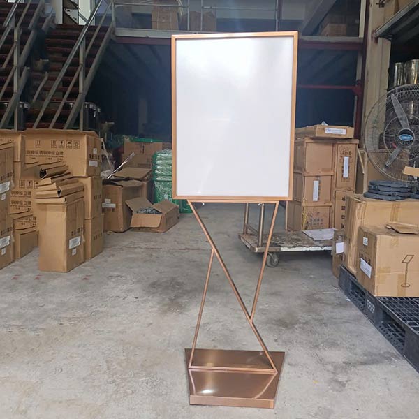 Hình ảnh bảng chào đón sự kiện, tiệc cưới chụp thật tại kho