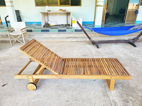 Mẫu ghế tắm nắng bằng gỗ tràm - hình ảnh chụp thật