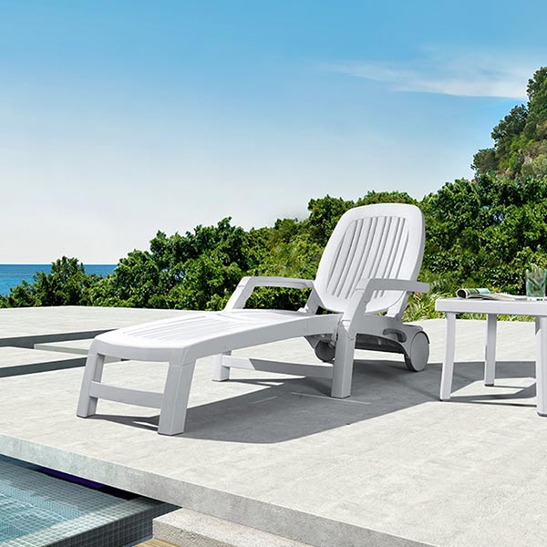 Liên hệ Hành Tinh Xanh để đặt mua ghế nhựa hồ bơi