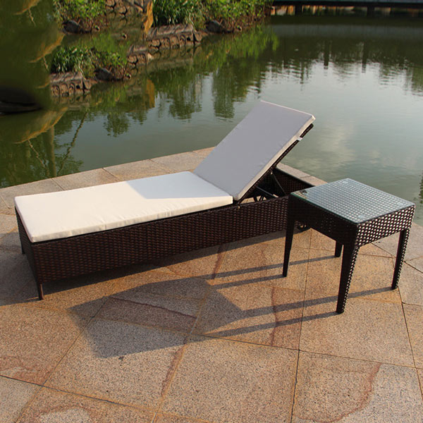 Trang bị thêm nệm giường hồ bơi tăng độ êm ái