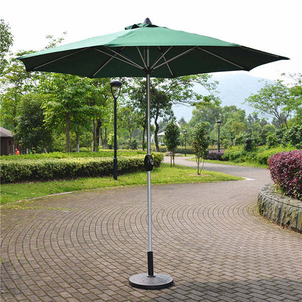 Mẫu dù kích thước lớn mang đến không gian che chắn rộng