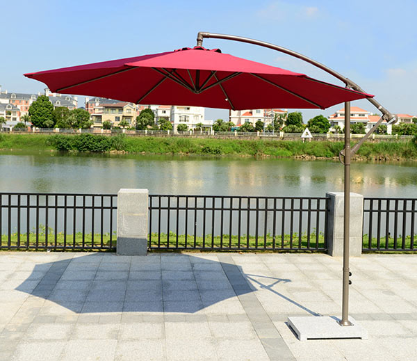 Mẫu dù che nắng lệch tâm tròn được ưa chuộng nhất hiện nay