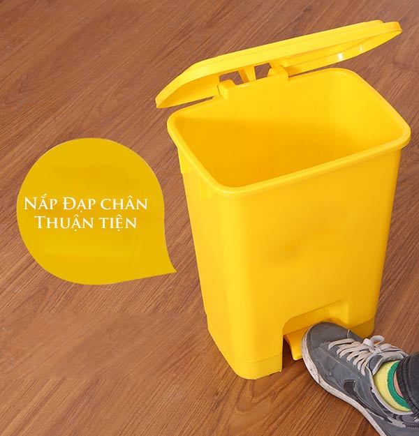 Thiết kế đạp chân của thùng rác vô cùng tiện dụng