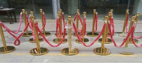 Có nên sử dụng cột chắn inox dây trùng không?    