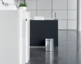 Tại sao TTTM thường trang bị thùng rác inox tại nhà vệ sinh?