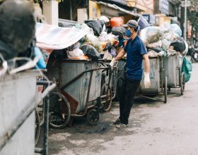 Thực trạng xe thu gom rác quá hôi tại các thành phố lớn