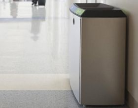 Thùng rác nơi sân bay không chỉ đựng rác thải