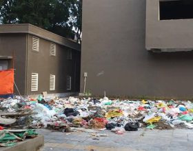 Sốc với văn hoá chung cư: Vứt rác bừa bãi đến vệ sinh tùy tiện