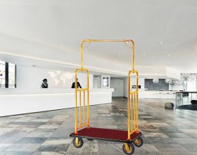 Xe chở hành lý khách sạn: 4 lý do không thể chối từ