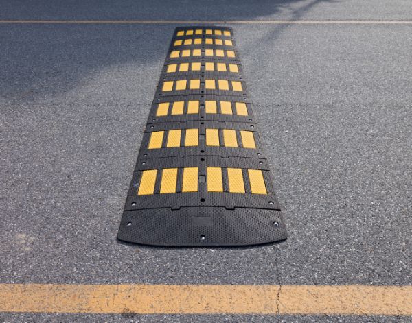 [ GIẢI ĐÁP NHANH] Gờ giảm tốc màu gì, độ cao bao nhiêu?