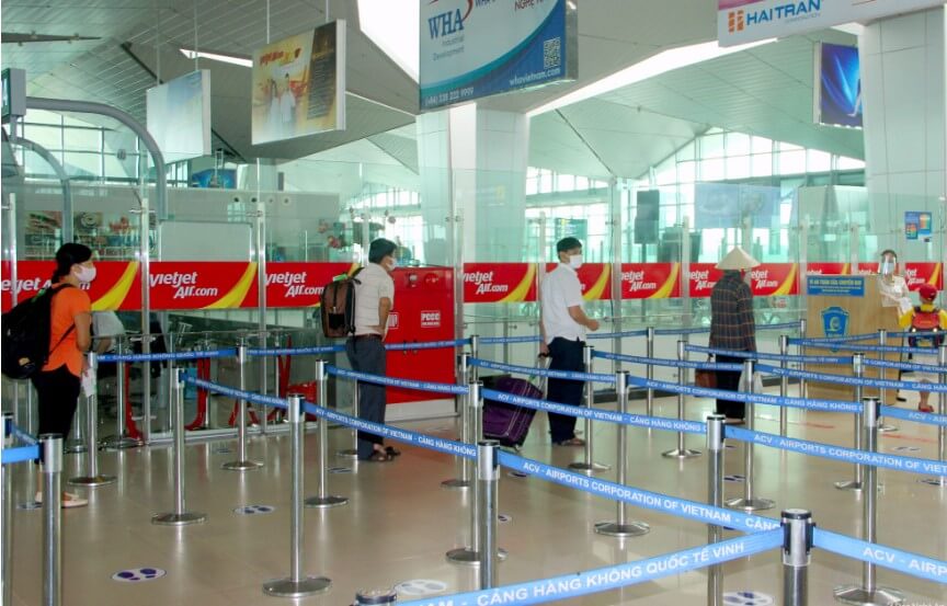 Cột inox phân làn sân bay