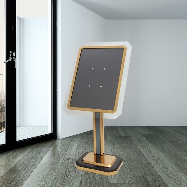 Bảng chào đón sự kiện inox mặt kính - hình 3
