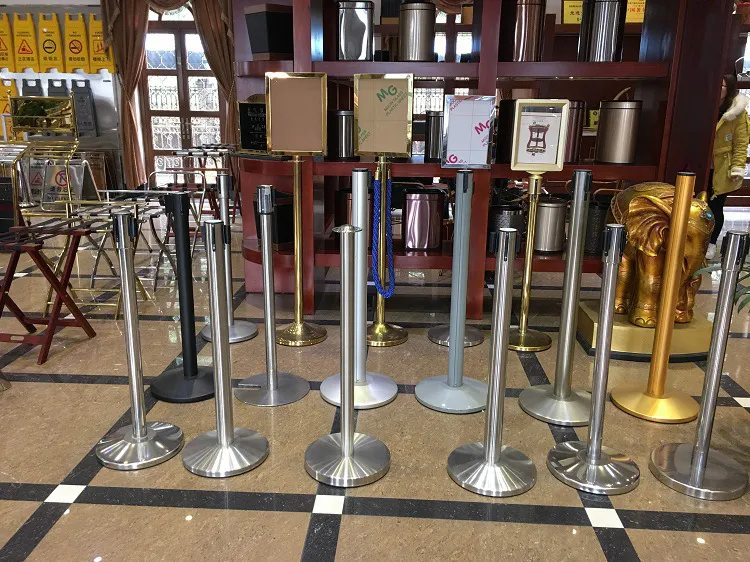 Hành Tinh Xanh bán cột chắn và phụ kiện cột chắn phân làn