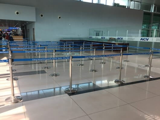 Cột inox dây căng dùng cho sân bay