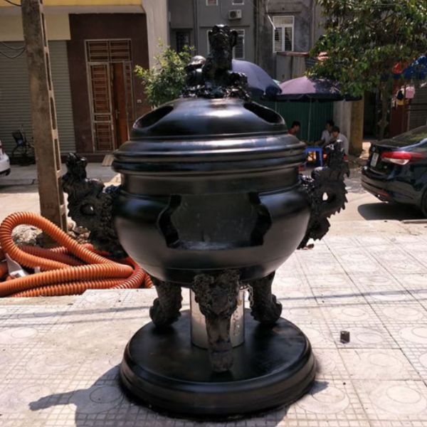 Đỉnh hóa vàng được lắp đặt tại khu dân cư