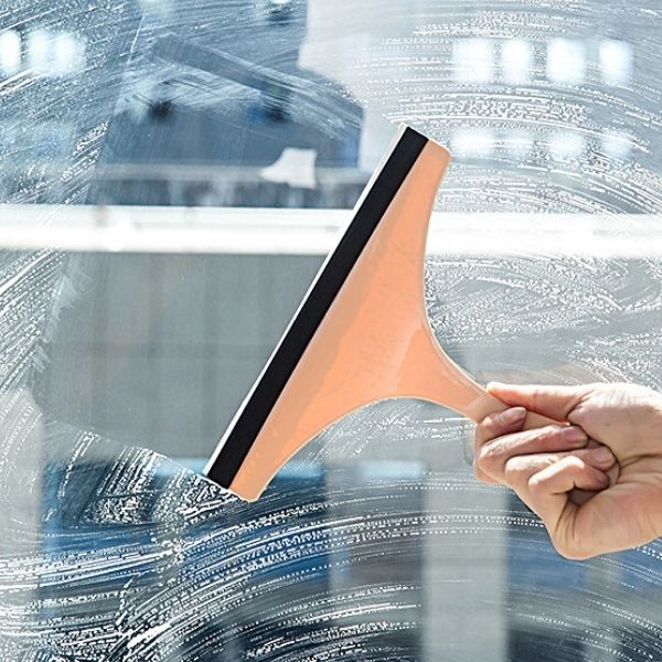 Hình ảnh thực tế của dụng cụ lau kính cầm tay