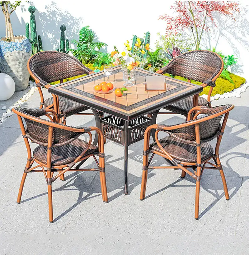 Kết hợp bàn và ghế nhôm đúc tạo thành bộ bàn ghế ngoài trời đẹp