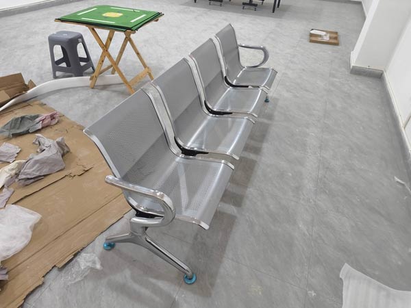 Hình ảnh lắp đặt ghế băng chờ tại kho Hành Tinh Xanh