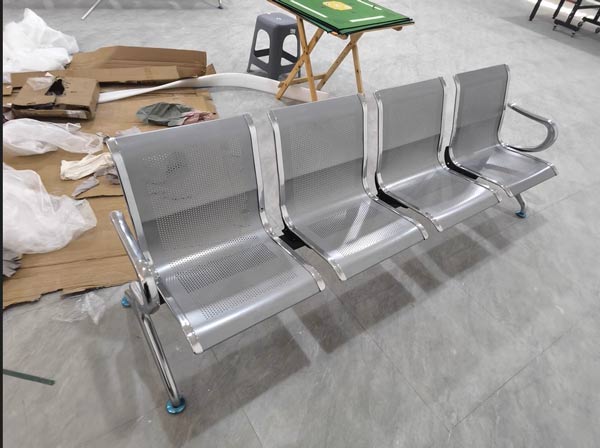 Hình ảnh lắp đặt ghế băng chờ tại kho Hành Tinh Xanh