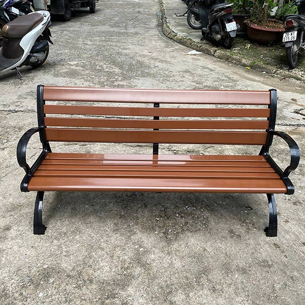 Hình ảnh thực tế ghế băng công viên bằng gỗ của Hành Tinh Xanh