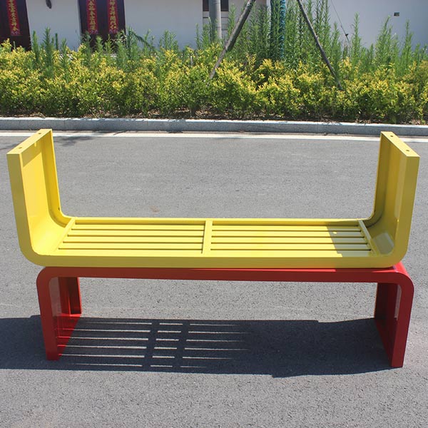 Ghế băng dài không tựa nên rất tiết kiệm diện tích