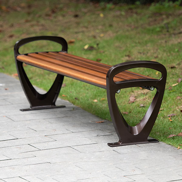 Ghế băng gỗ dài ngoài trời