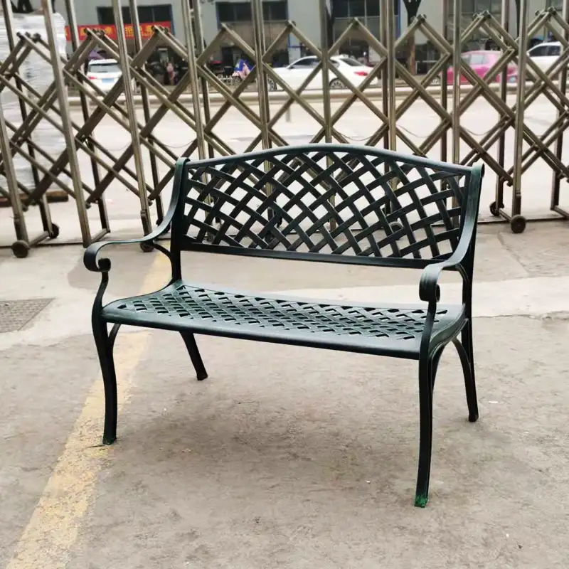 Hình ảnh thực tế ghế nhôm đúc sân vườn kích thước dài 100cm