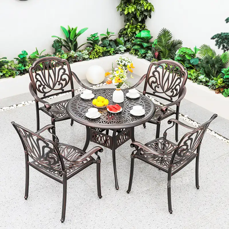 Bạn có thể mua riêng ghế nhôm đúc hoặc mua kết hợp cả bàn ghế