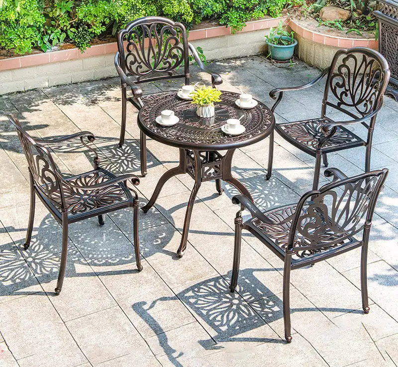 Bàn ghế nhôm đúc quán cafe ngoài trời