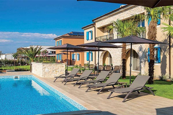 Hành Tinh Xanh chuyên cung cấp ghế hồ bơi cho hệ thống khách sạn lớn