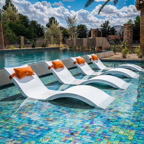 Ghế hồ bơi trang bị thêm tựa đầu