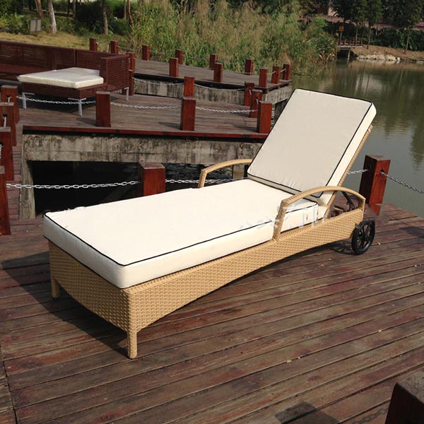 Hình ảnh sản phẩm ghế tắm nắng đi kèm nệm