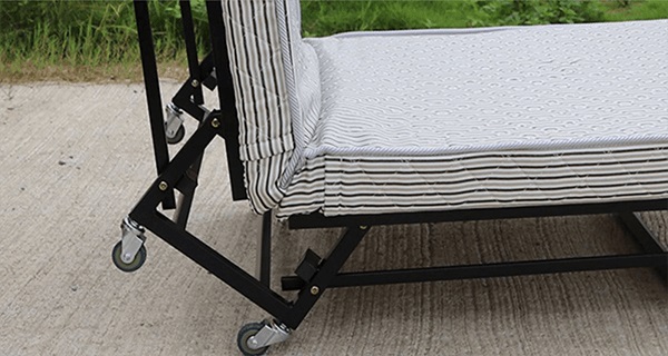 Thiết kế khung giường phụ có bánh xe để di chuyển
