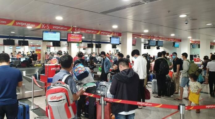 In logo lên cột bay inox dây căng 2m